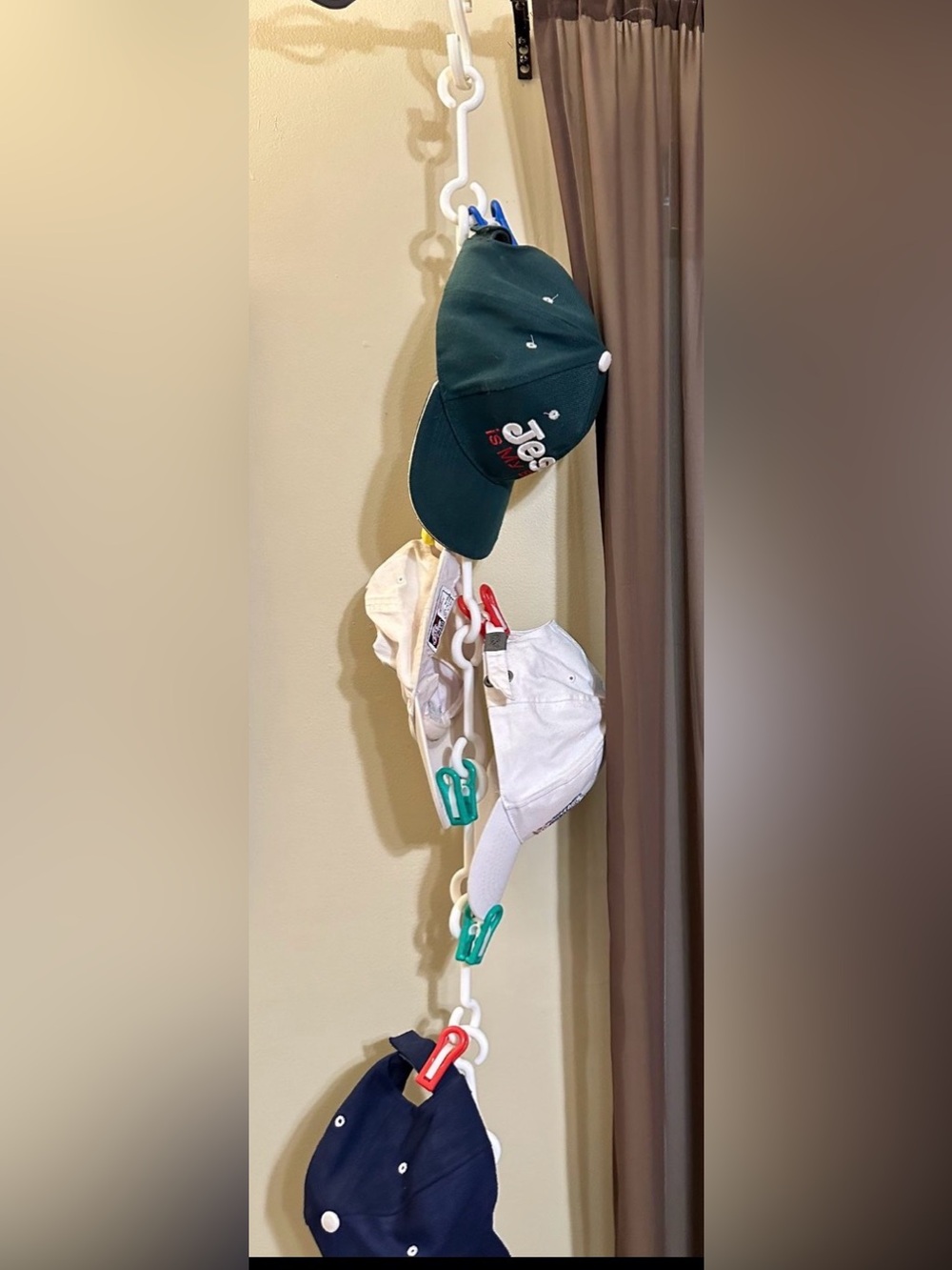 Vertical Plastic Hanging Organizer Chain with Clips for Hats, Stuffed Animals, &